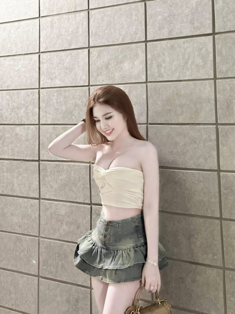 Anh Gai Xinh Hoa Than Khám Phá Vẻ Đẹp Việt Qua Từng Khuôn Hình Và Câu Chuyện Của Những Cô Nàng Nổi Bật